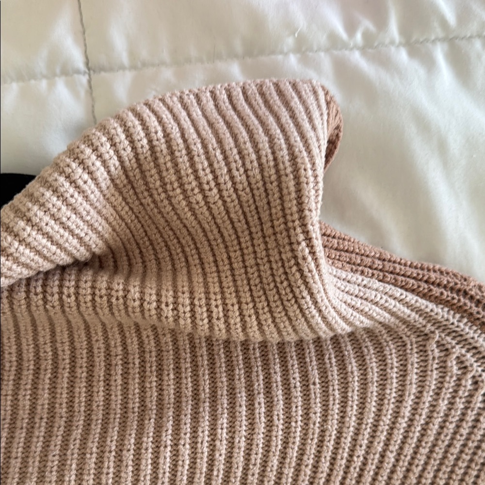 SIZE S/M Women's Ribbed Colorblock Sweater - Picture 3 of 3